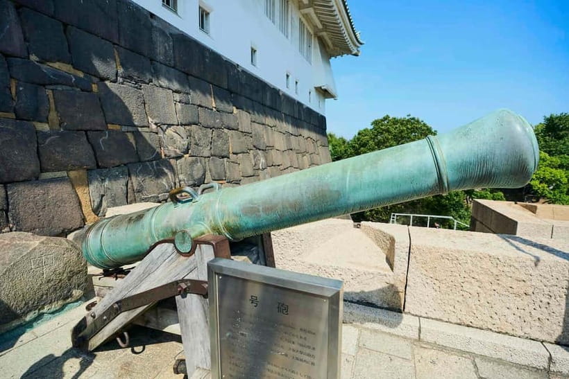 Osaka: Castle History Walking Tour / Castle Tower Admission - Moats, layered gates, and the art of slowing an enemy