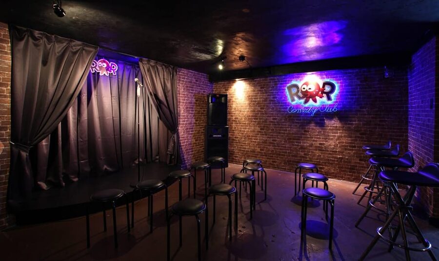 Osaka: English Stand Up Comedy Show at Osaka Comedy Club - The 2-Hour Format, MC Dan, and a Full Set of Comics