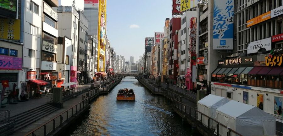 Osaka: Five Must-See Highlights Walking Tour & Ramen Lunch - Kuromon Ichiba Market: Edo-era food energy under one roof