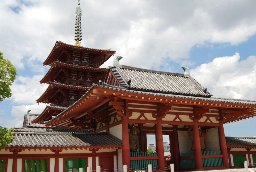 Osaka: Full-Day Sightseeing Tour by Private Vehicle - Osaka Castle: the best kind of “iconic,” grounded in context