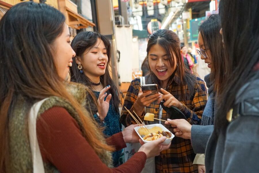 Osaka: Kuromon Market Food Walking Tour (6 stops, 6 tastes) - Kuromon in two hours: street food, old stalls, and a guided route