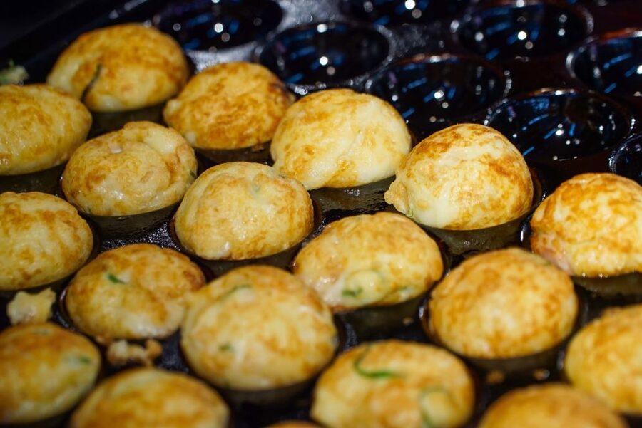 Osaka: Kuromon Market Food Walking Tour (6 stops, 6 tastes) - What you might taste on your six stops