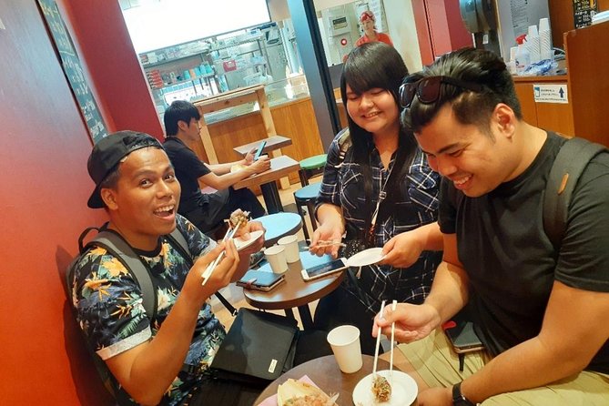 Osaka Local Foodie Walking Tour in Dotonbori and Shinsekai - Dotonbori Doguya-suji: Knife Shops, Night Lights, and Souvenir Time
