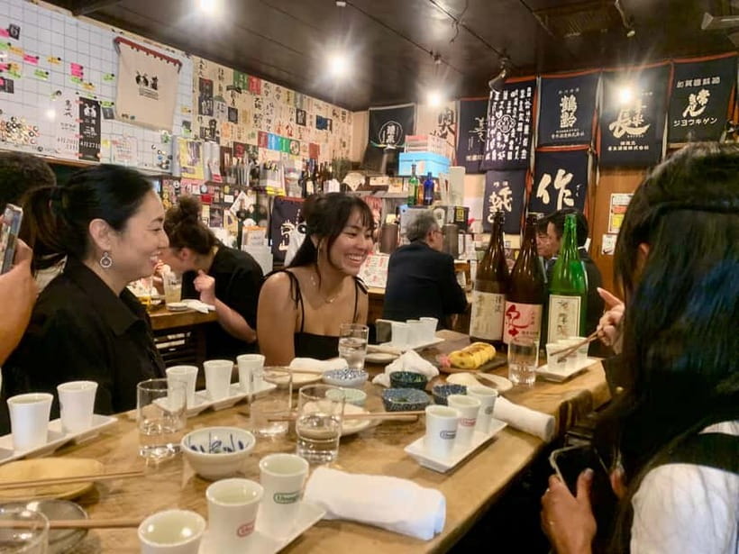 Osaka: Namba Pub Bar Crawl with a Local Guide - Meeting at Apple 心斎橋, finding the fluorescent green band