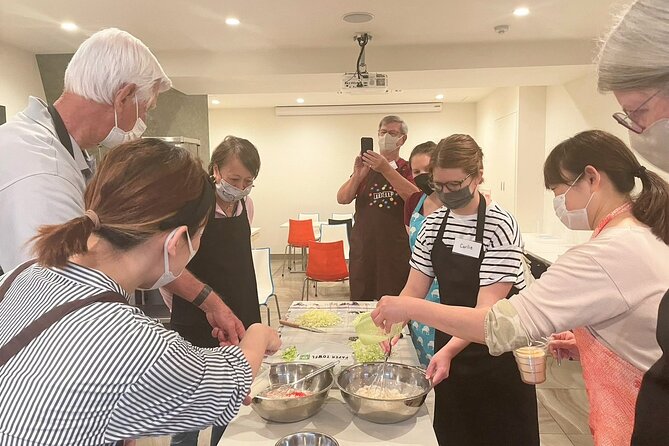 Osaka Okonomiyaki Cooking Experience! - How the 2 Hours Usually Feel, From Meeting to Plate