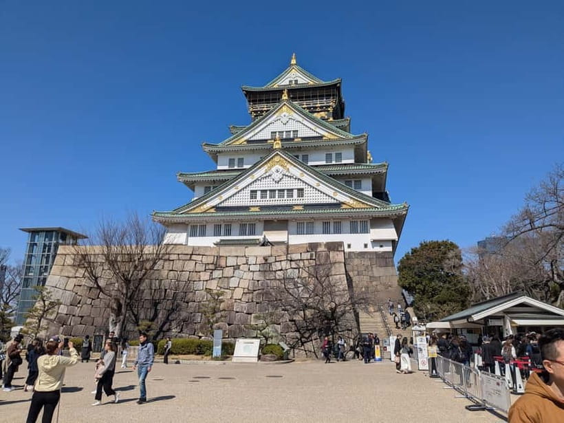 Osaka: Osaka Castle Guided Tour with Local Guide - Entering Osaka Castle With the Story Already Loaded