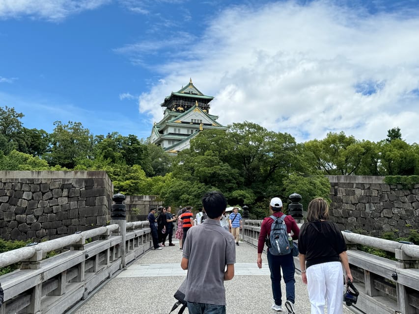 Osaka: Osaka Castle & Historical Museum Guided Tour - Guides and group setup: small groups, English or Japanese, lots of Q and A