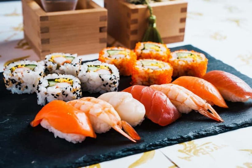 Osaka: Roll and Authentic Sushi Making Class in Dotonbori - 100 Minutes of Food Fun: How the Class Actually Gets Going