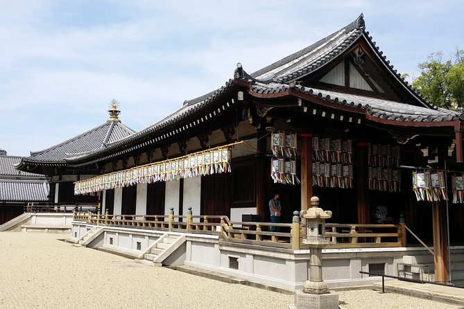 Osaka’s Best and Brightest: Private Full-Day Tour by Vehicle - Kuromon Market: fast tastes, strong atmosphere