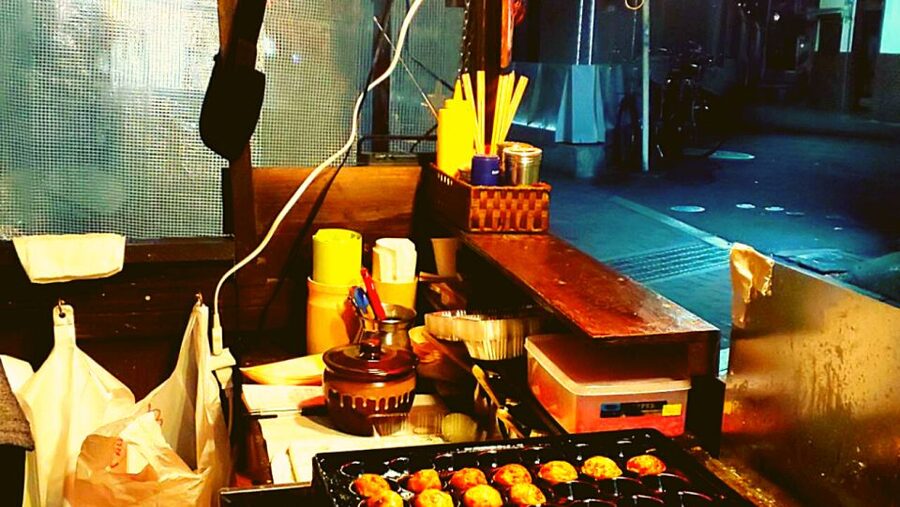 Osaka: Shinsekai Food Tour with 13-15 Dishes at 5 Eateries - Gyoza and the art of going from one craving to another