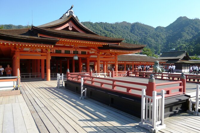 Peaceful Hiroshima & Miyajima UNESCO 1 Day Bus Tour - The 1589 castle stop: a quick reset before the ferry and shrine