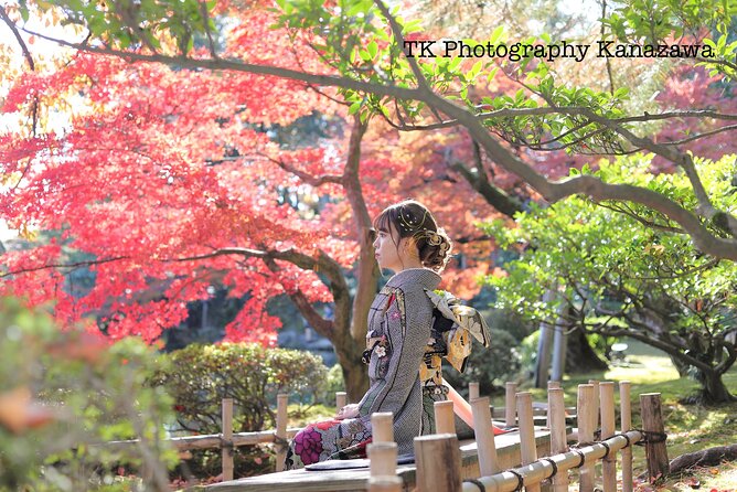 Photoshoot session by professional photographer in Kanazawa - Kenrokuen Garden: elegant portraits with an added admission cost