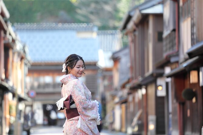 Photoshoot session by professional photographer in Kanazawa - How the shoot really works: from 300-400 shots to your final edits