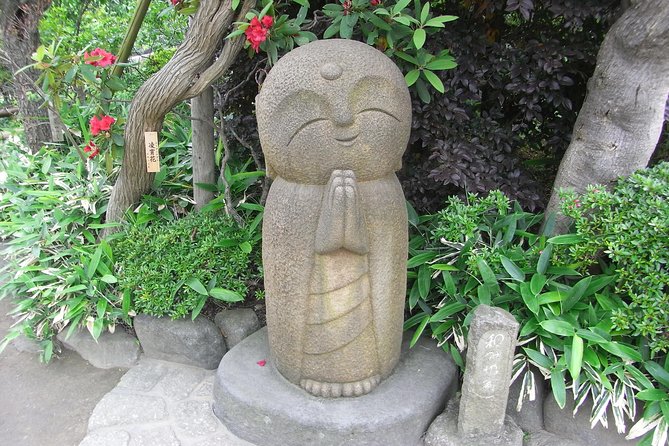 Private Car Tour to see Highlights of Kamakura, Enoshima, Yokohama from Tokyo - Komachidori shopping street and Zeniarai Benten: small stops that add personality