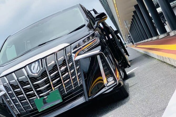 Private departure transfer from Kyoto city to Osaka Itami International airport - The ride: a private, air-conditioned sedan or van for up to 9