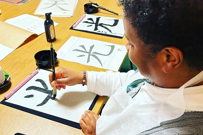 Private Japanese Calligraphy in Kyoto – Learn Shodō with a Master - How the Lesson Works: Strokes, Kanji Choice, and Writing Your Name