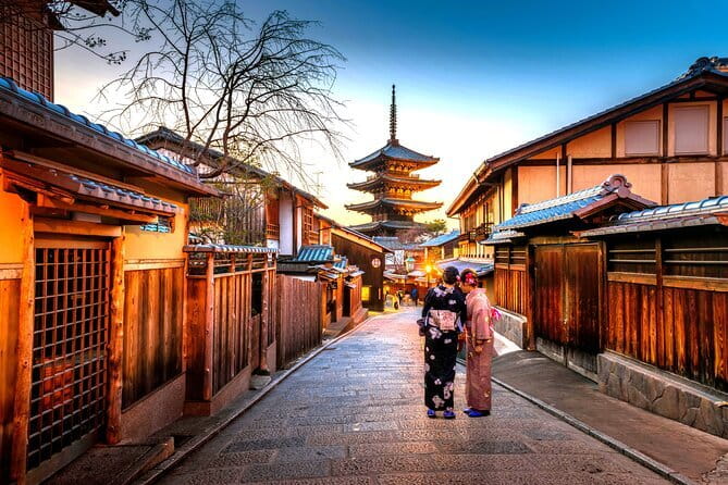 Private Kyoto Customizable Day Tour with English Speaking Driver - 8:30 am timing and how the day stays manageable