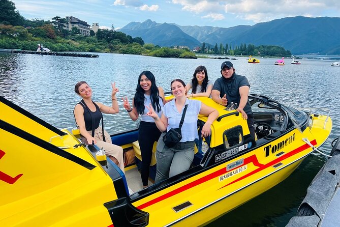 Private Mount Fuji Tour in Luxury Vehicle with English Guide - Oshino Hakkai’s eight ponds and Oishi Park: reflections and flower season
