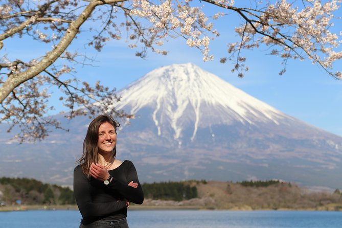 Private Mt Fuji Tour from Tokyo: Scenic BBQ and Hidden Gems - Lake Kawaguchiko: the biggest lake, the easiest views