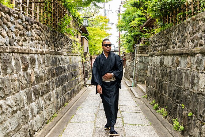 Private Photoshoot Experience in Kyoto ( Gion ) - Hidden Street and quieter lanes: where the mood shifts