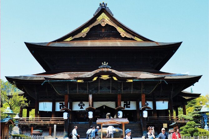 Private Snow Monkey Tour - Conveniently Resort Hop and Sightsee - Lunch at Hotarutei: Warm Nabe in the Middle of a Big Day