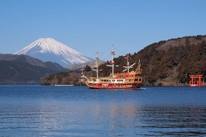 Private Tour - Hakone Day Trip! A Tour to Explore All Must-Sees! - Hakone Ropeway to the volcanic edge, where smoke steals the show