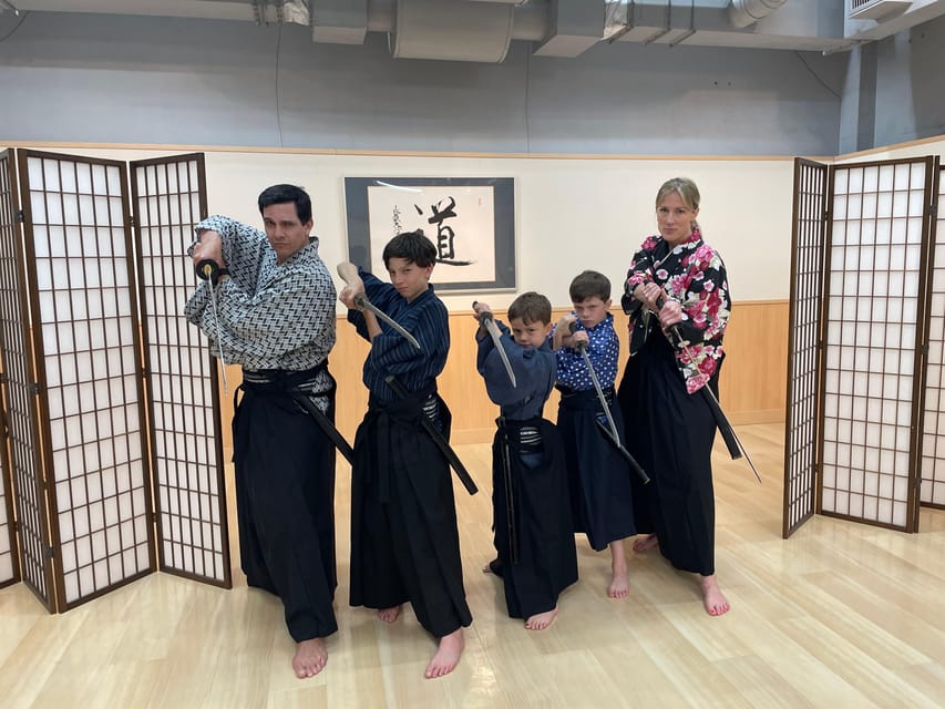 SAMURAI EXPERIENCE in Tokyo（Harajuku）【SAMURAI've】 - Finding the Dojo Near Harajuku Stations (Red Door, Second Floor Basement)