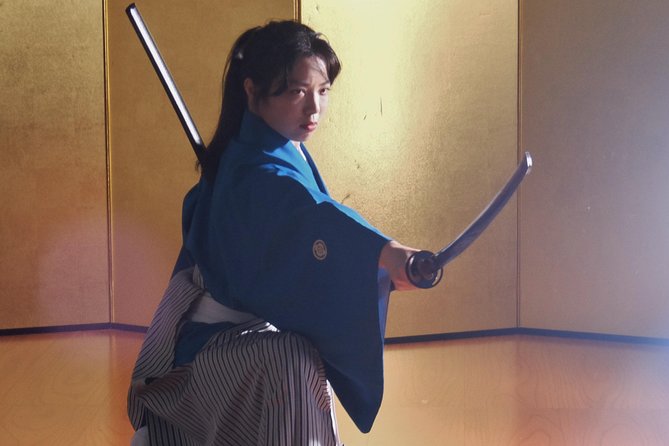 Samurai Performance and Casual Experience: Kyoto Ticket - The mini experience: holding the sword and practicing fan movements