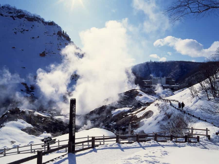 Sapporo: Hokkaido, Noboribetsu and Lake Toya Day Tour - How the guide and language can affect your experience