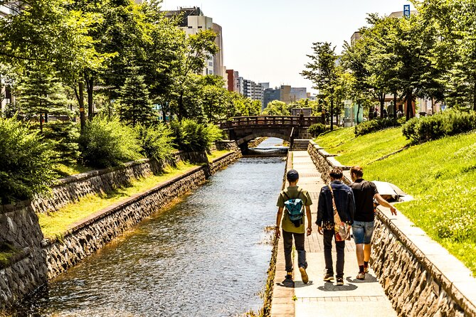 Sapporo Private Tour with a Local – Highlights & Hidden Gems - Hokkaido Jingu and Quiet Forest Paths