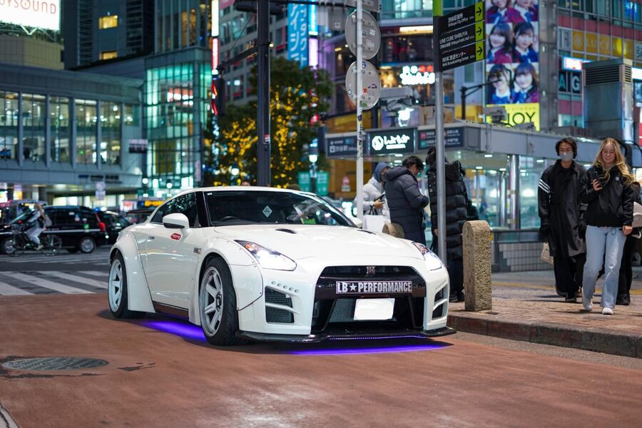 Shibuya City: Daikoku PA GT-R R35, R34, R33 or R32 Tour - Rainbow Bridge, Shibuya Crossing, and Tokyo Tower: Icons With a Car-Scene Twist