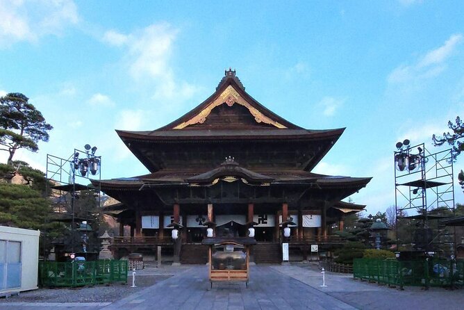 Snow Monkey Park & Zenkoji Temple Nagano Pvt. Full Day Tour. - Zenko-ji Temple: what you’ll see and why the statue detail matters