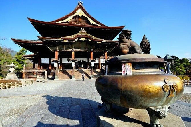 Snow Monkey Park & Zenkoji Temple Nagano Pvt. Full Day Tour. - Should you book this tour?