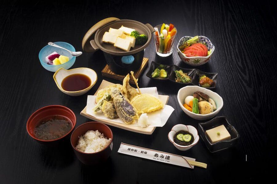 Sumida River: Japanese Traditional Yakatabune Dinner Cruise - Price and value: what $103 includes in real terms