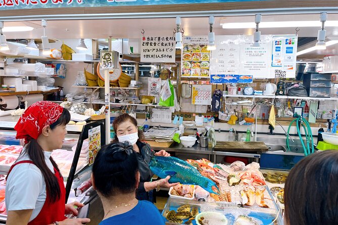 Sushi Making Experience Class in Naha Makishi Public Market - Sushi-making class, from handling fish to shaping sushi