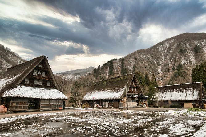 Takayama and Shirakawago/Photoshoot by professional photographer - Meet Your Photographer Guide in Kanazawa (TK Photography)