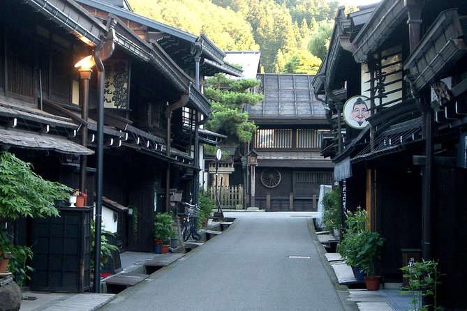 Takayama Half-Day Private Tour with Government Licensed Guide - Morning markets: Miyagawa for scents, snacks, and local rhythm