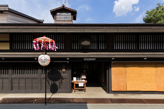 Takayama Old Town Walking Tour with Local Guide - What the English Guide Adds (Beyond Directions)