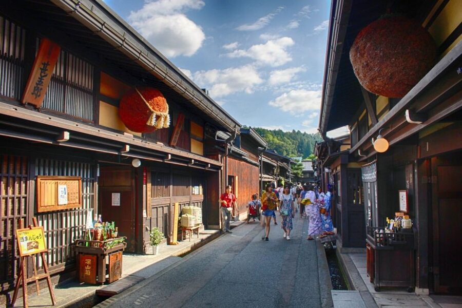 Takayama: Private Walking Tour with a Local Guide - Sanmachi Street: Edo-era shopfronts you can actually enjoy walking