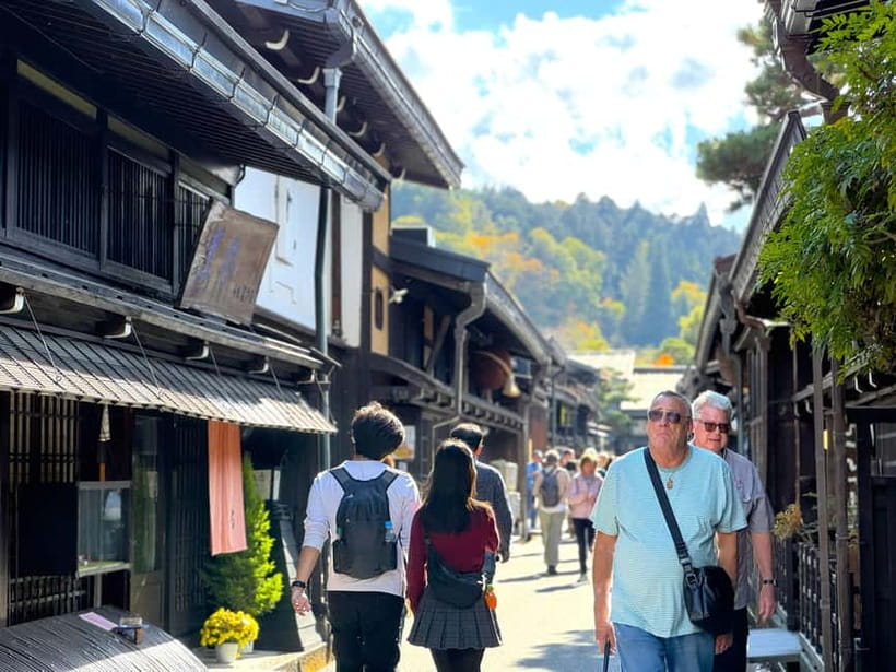 Takayama: Takayama Jinya & Old Town Private Walking Tour - Guide quality: why names like Mihoko, Yuko, and Micah show up in great reviews