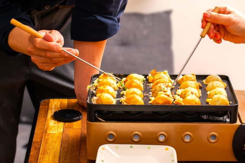 Takoyaki cooking experience in Kabukicho, Shinjuku - Finding the meeting point near Shinjuku Station (and avoiding stress)