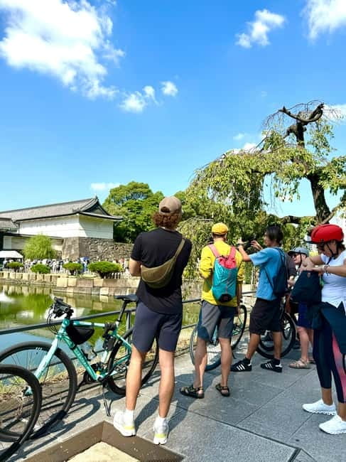 Tokyo: 3-Hour Bike or E-Bike City Highlights Tour - Aoyama St. Grace Cathedral and Cat Street, stylish contrast time