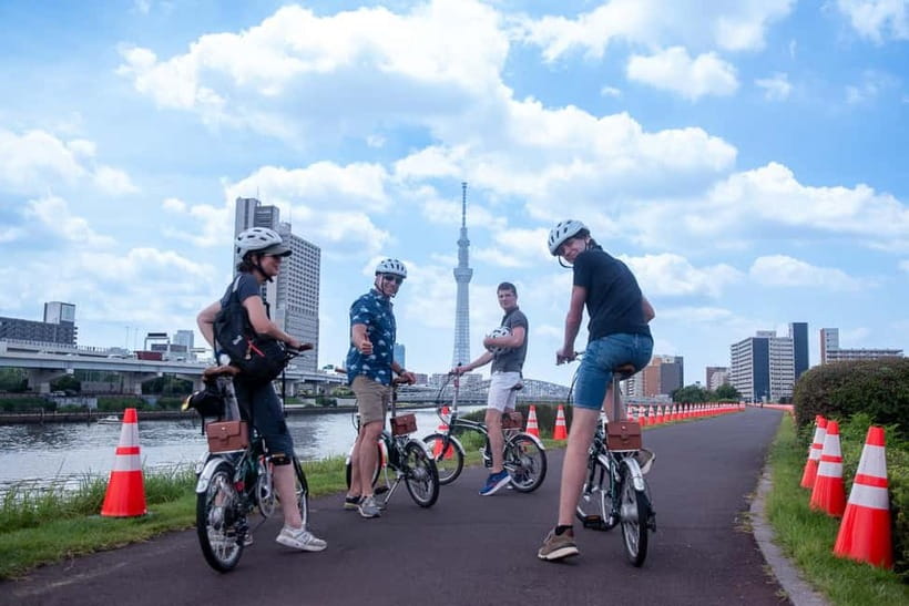 Tokyo: 3h Private E-bike Tours, Starting at Your Hotel - The 10-minute skyline moment at the Tokyo Metropolitan Government Building