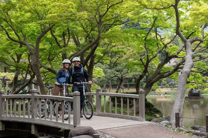 Tokyo: 3h Private E-bike Tours, Starting at Your Hotel - Asakusa and Skytree-style modern views: Old gates and big silhouettes