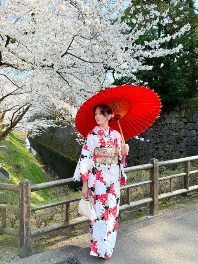 Tokyo Asakusa: Traditional Kimono Rental Experience at Wargo - Picking your kimono and obi: how to choose a look that works