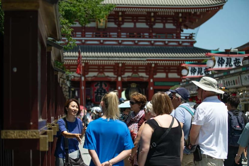 Tokyo: Asakusa Walking Tour with Sensoji Temple Visit - Meeting at Kaminarimon Gate, and why that first 10 minutes matters