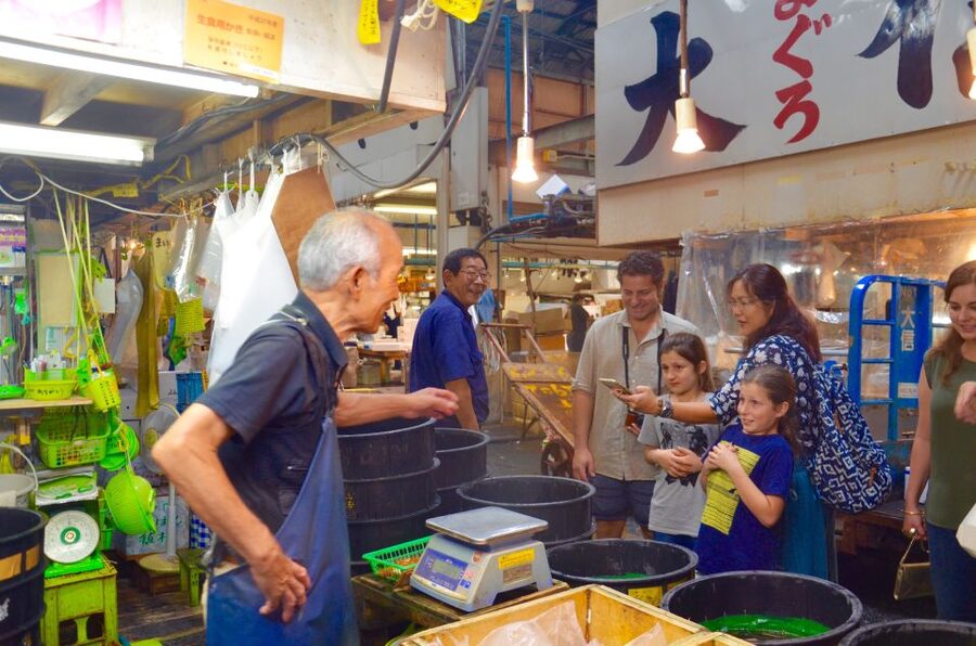 Tokyo: Classic Tsukiji Food Tour - Traditional sweets and the sweet-salty rhythm Japanese markets do so well