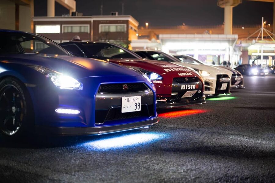 Tokyo: Daikoku Self-Drive R35 GT-R Custom Car Experience - The cars: NISMO Custom versus LBWK Liberty Walk