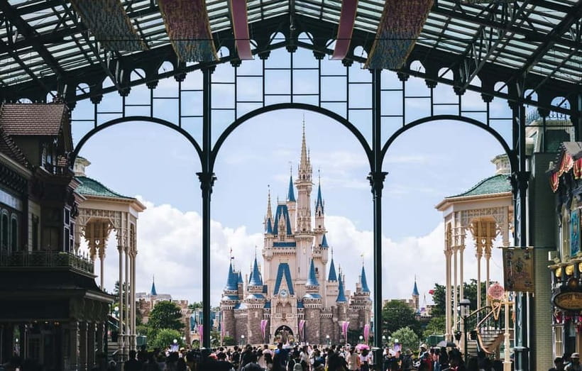 Tokyo Disneyland: 1-Day Entry Ticket and Private Transfer - What a Full Disneyland Day Covers in 10 Hours