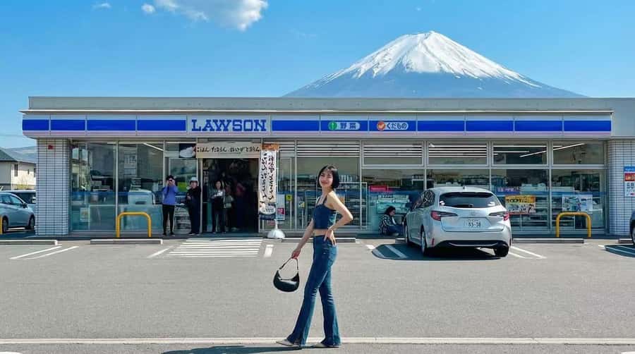 Tokyo: Full-Day Tour of the Six Majestic Spots of Mt Fuji - Oishi Park in Kawaguchiko: flowers that change by month
